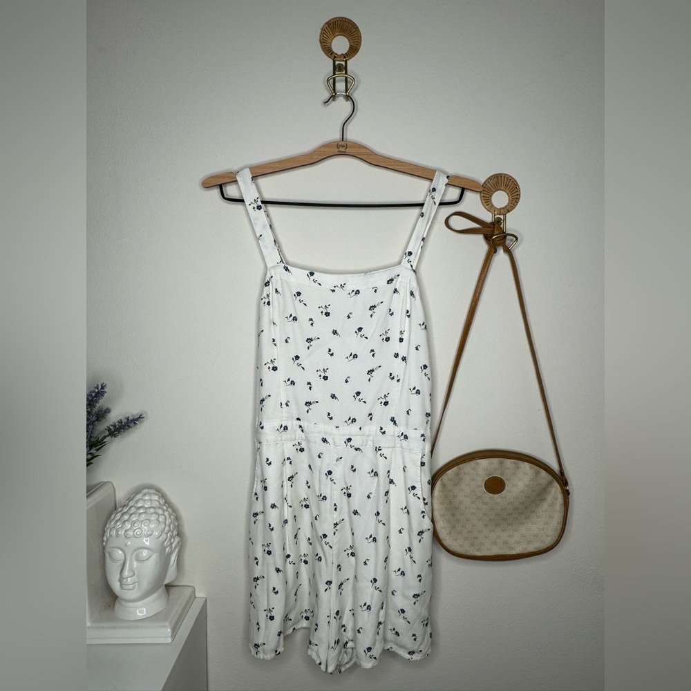 Cute floral romper from Hollister. Super comfortable!